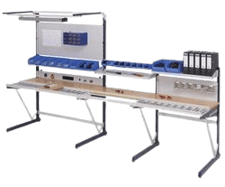 Flexibler Montagetisch mit Ablagen, Werkzeughaltern und Beleuchtung – ideal für effizientes Arbeiten und übersichtliche Betriebsausstattungen.